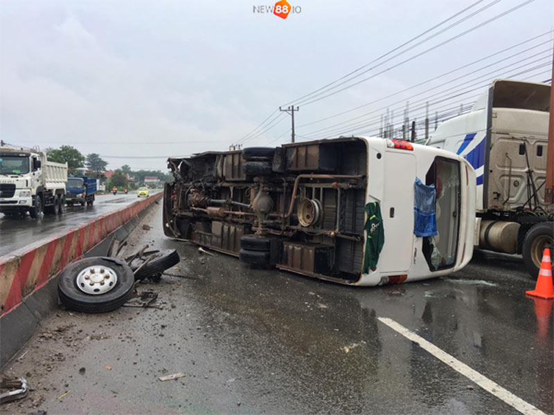 Nằm Mơ Thấy Đi Xe Khách Đánh Con Gì? Là Điềm Gì? 8 Nằm mơ thấy xe khách bị lật