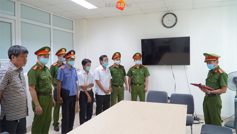 Mơ Thấy Công An Bắt, Bị Công An Điềm gì? Đánh con gì? 10 Nằm mơ thấy người thân bị công an bắt đi