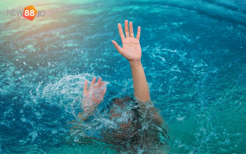 Nằm mơ thấy người chết trôi đánh số gì? Giải mã giấc mơ thấy người chết trôi. 4 Giải mã giấc mơ thấy chết trôi